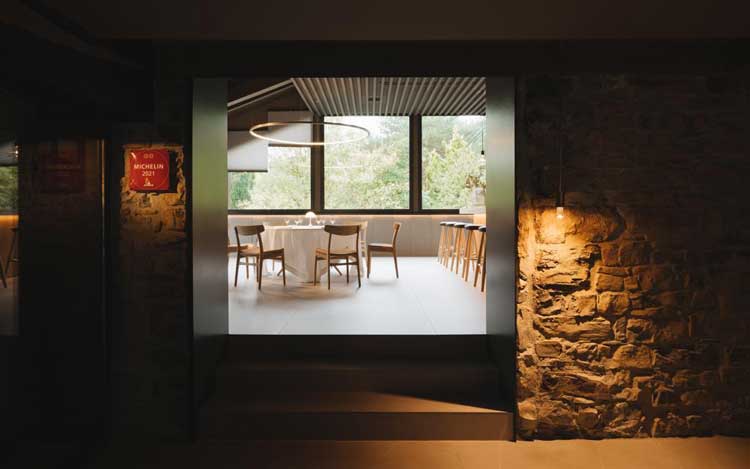 Interior del restaurante Molino de Urdániz