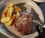 Receta de solomillo con patata ahumada y ensalada con pesto de trufa